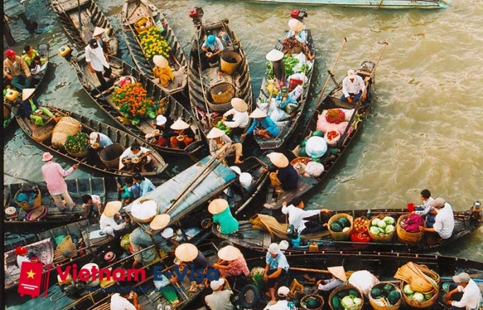 top 10 things to do in Vietnam - Cai Rang floating market