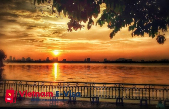 top 5 places to visit in Ha Noi Capital - West Lake