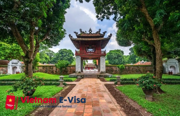 top 5 places to visit in Ha Noi Capital - Temple of Literature
