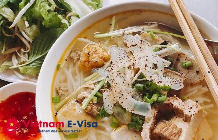 top 10 things to do in Nha Trang - Bun Sua