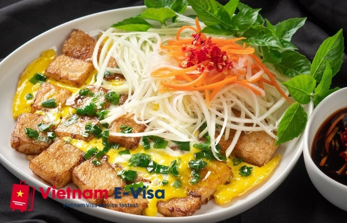 What to eat in Ho Chi Minh City - bot chien