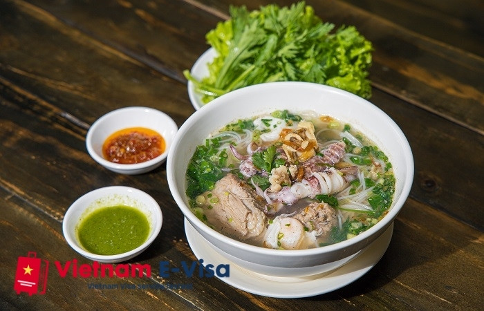 What to eat in Ho Chi Minh City - hu tieu