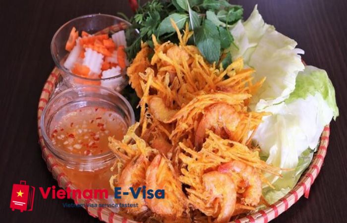 What to eat in Hanoi - Banh Tom Ho Tay