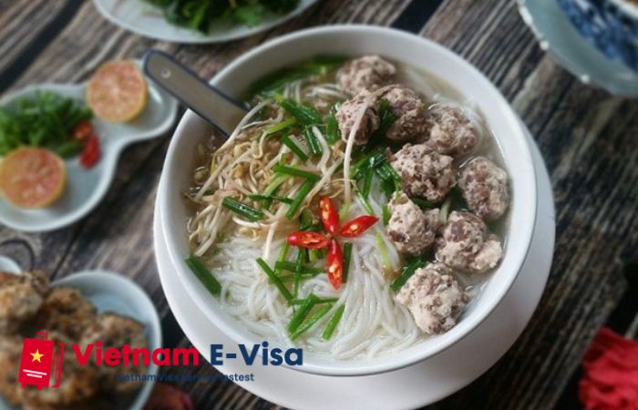What to eat in Hanoi - Bun Moc