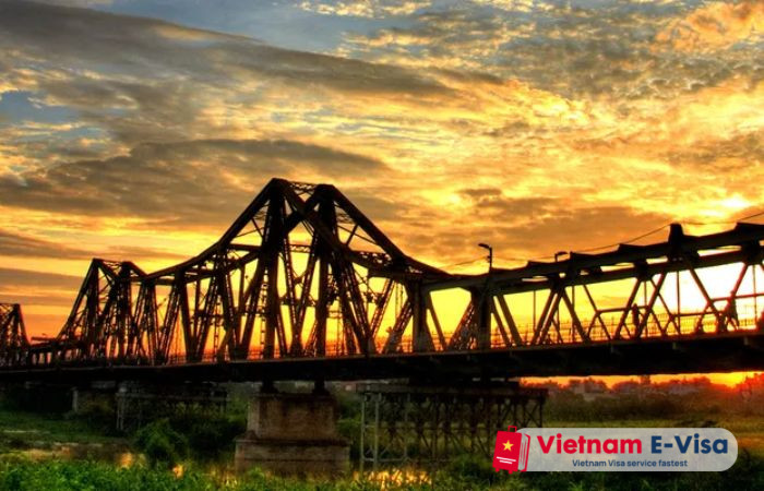 Top 10 trải nghiệm du lịch nên làm tại Hà Nội - cầu long biên 