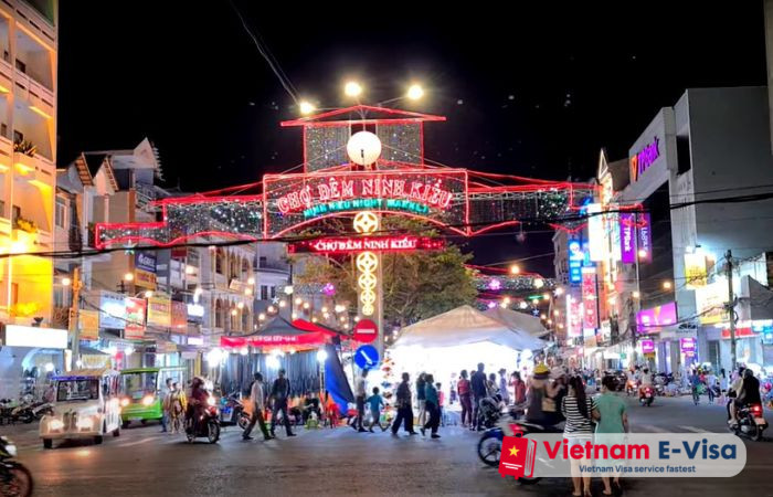 Top 10 things to do in Can Tho - ninh kieu night market